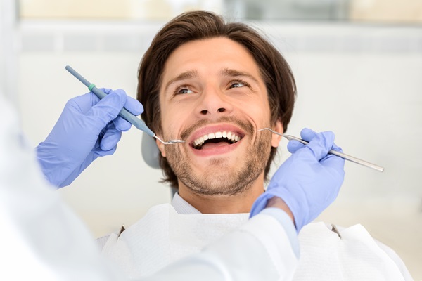 How A Dentist Treats A Loose Dental Filling